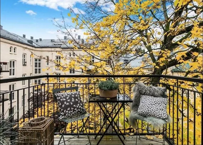 Apartment Spacious, Modern In Part Of Town *