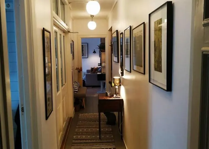 Apartment Spacious, Modern In Part Of Town *